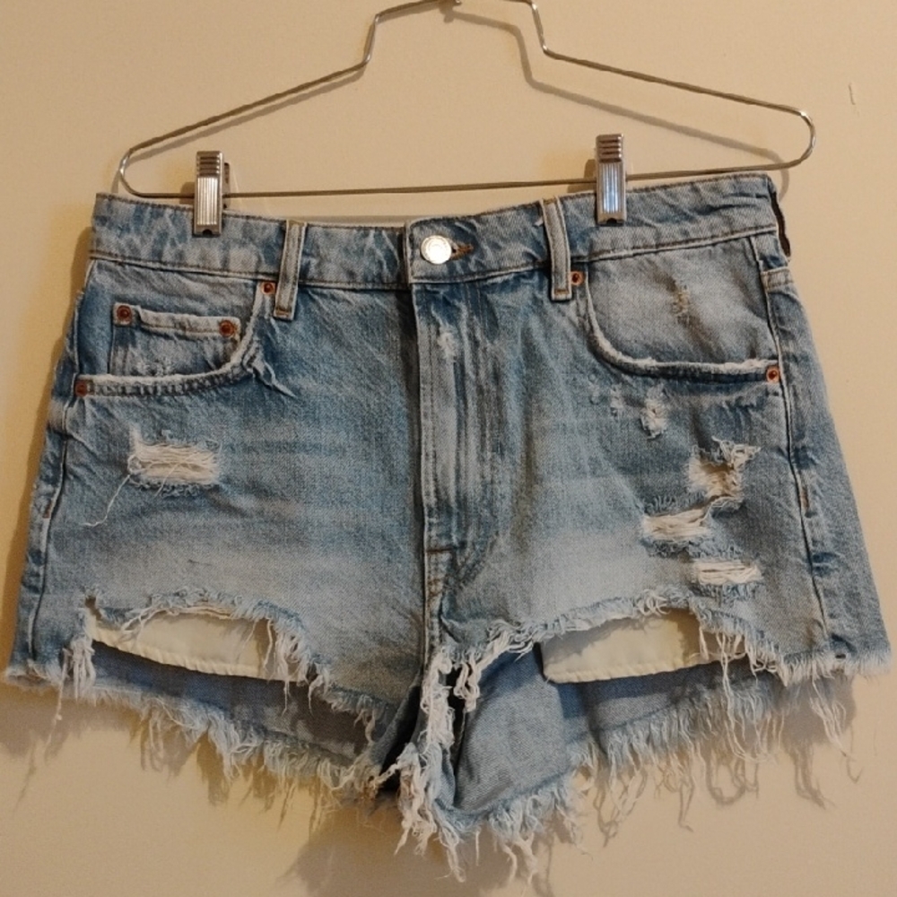 ZARA Light Blue Distressed Jean Shorts Size US 8